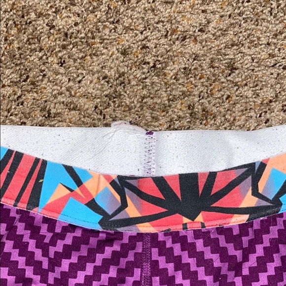 Nike - Picture 3 of 4